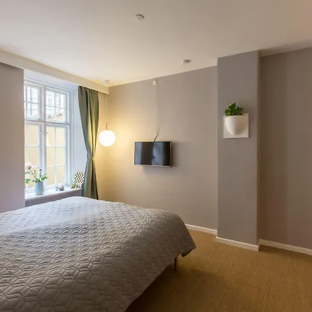 The Churchill 5 By Daniel&jacob's *