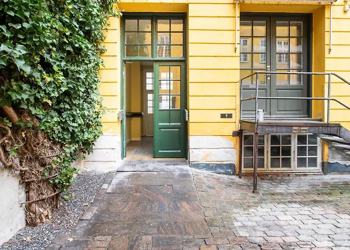 Churchill By Daniel&jacob's