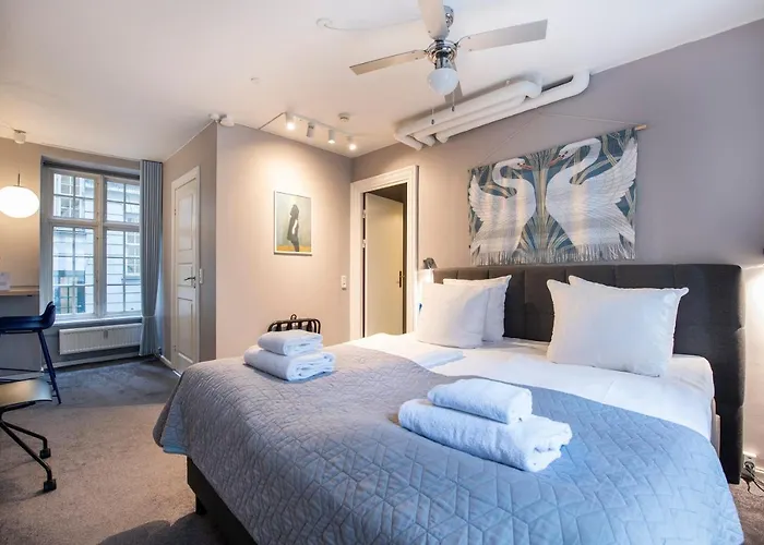 Churchill By Daniel&jacob's *